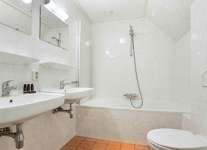 Guest house 385212 - Bungalow Noord Limburg - Domein De Schatberg | 12-persoons bungalow | 12G