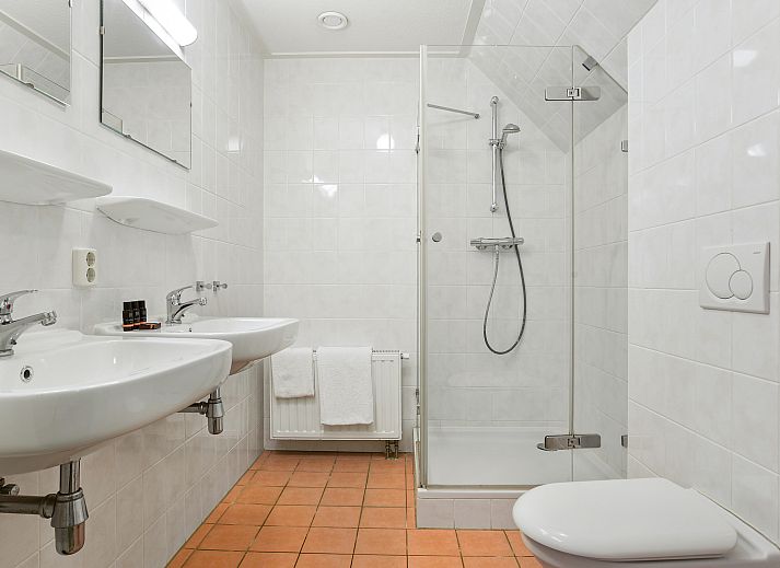 Guest house 385212 - Bungalow Noord Limburg - Domein De Schatberg | 12-persoons bungalow | 12G