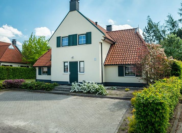 Verblijf 385213 • Bungalow Noord Limburg • Domein De Schatberg | 12-persoons bungalow | 12GL 