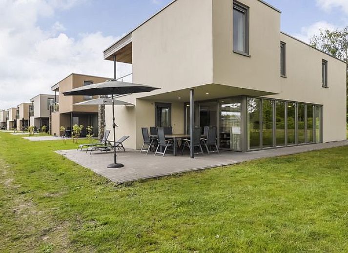 Verblijf 385214 • Bungalow Noord Limburg • Domein De Schatberg | 12-persoons watervilla | 12L2 