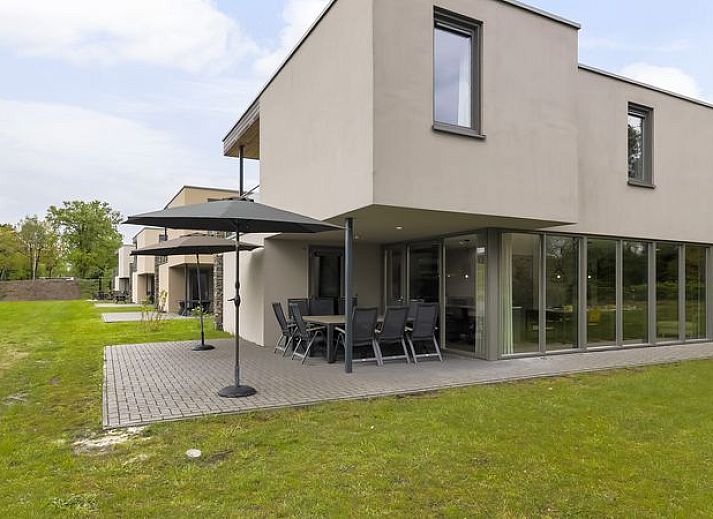 Verblijf 385215 • Bungalow Noord Limburg • Domein De Schatberg | 14-persoons watervilla | 14C2 