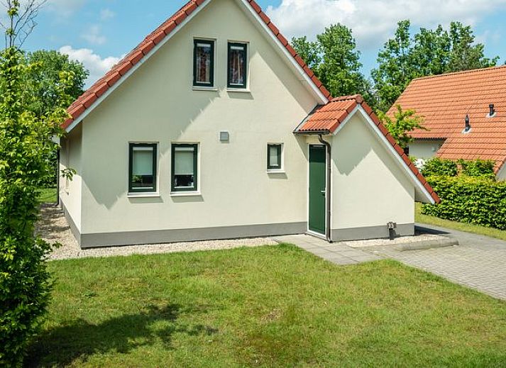 Guest house 385226 • Bungalow Noord Limburg • Domein De Schatberg | 4-persoons bungalow | 4B1 