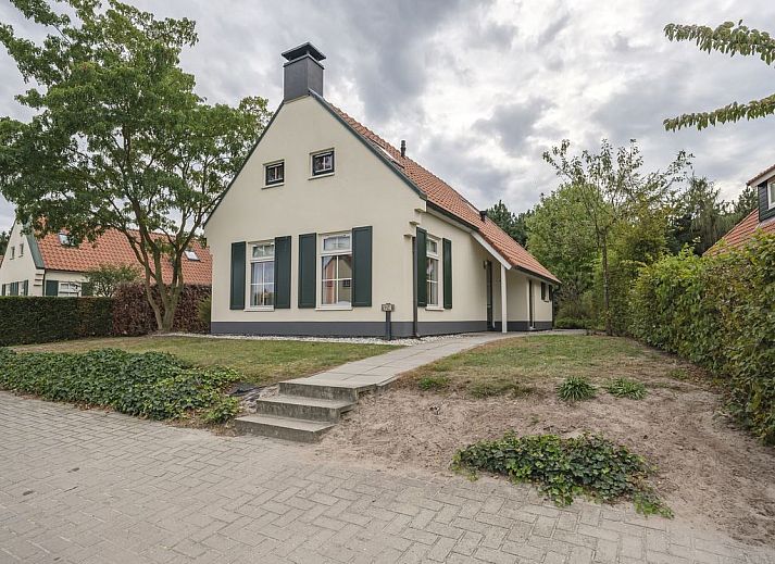 Verblijf 385227 • Bungalow Noord Limburg • Domein De Schatberg | 8-persoons bungalow | 8CE 