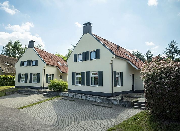 Guest house 385228 • Bungalow Noord Limburg • Domein De Schatberg | 10-persoons bungalow | 10L 