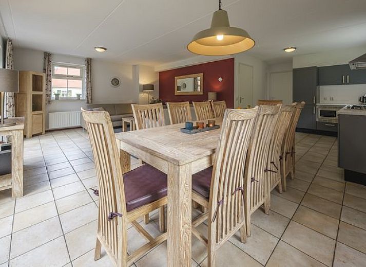 Guest house 385228 - Bungalow Noord Limburg - Domein De Schatberg | 10-persoons bungalow | 10L