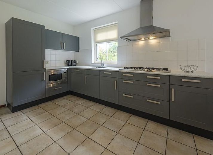 Guest house 385228 - Bungalow Noord Limburg - Domein De Schatberg | 10-persoons bungalow | 10L