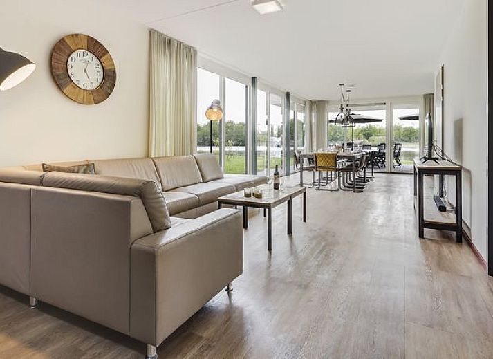 Guest house 385230 - Bungalow Noord Limburg - Domein De Schatberg | 14-persoons watervilla | 14C1