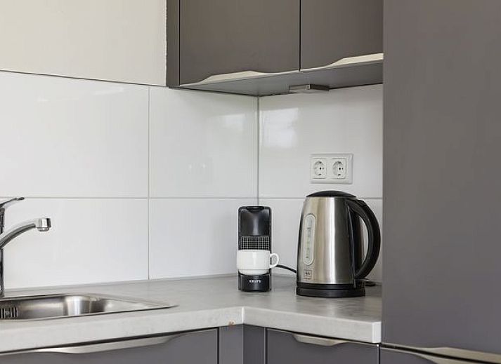 Guest house 385230 - Bungalow Noord Limburg - Domein De Schatberg | 14-persoons watervilla | 14C1