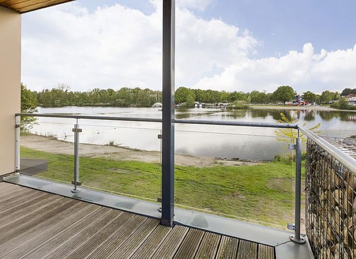 Guest house 385230 - Bungalow Noord Limburg - Domein De Schatberg | 14-persoons watervilla | 14C1