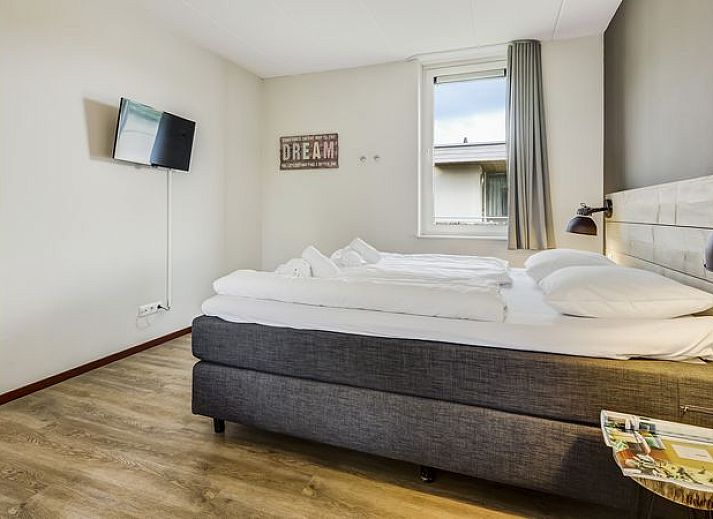 Guest house 385230 - Bungalow Noord Limburg - Domein De Schatberg | 14-persoons watervilla | 14C1