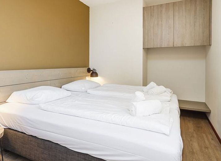 Guest house 385230 - Bungalow Noord Limburg - Domein De Schatberg | 14-persoons watervilla | 14C1