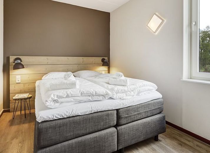 Guest house 385230 - Bungalow Noord Limburg - Domein De Schatberg | 14-persoons watervilla | 14C1