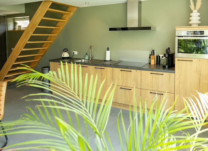 Gemuetliches Wohnzimmer im Ferienhaus in Baexem, Nord-Limburg mit komfortabler Einrichtung.