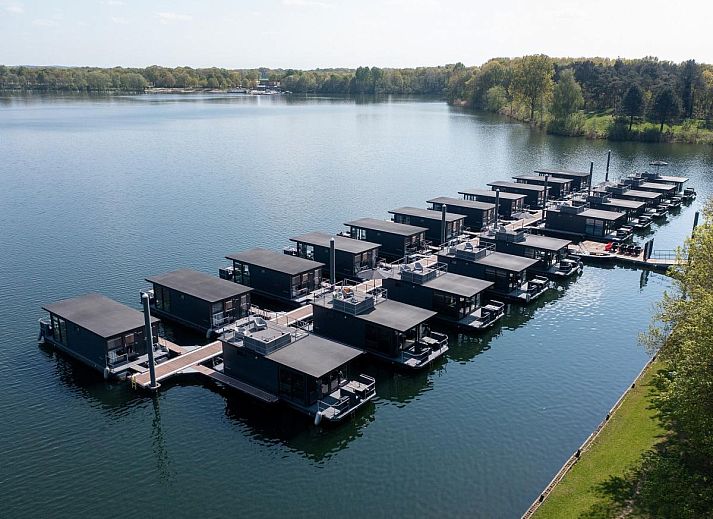 Moderne Einrichtung des Ferienhauses Floating in Limburg in Middelaar, Nord-Limburg.
