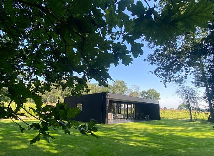 Cottage in Wanssum, vacation home in North Limburg surrounded by greenery and nature.