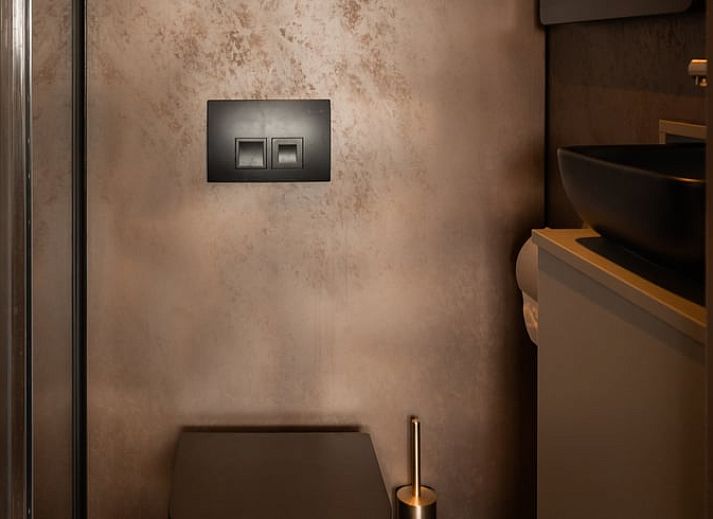 Gemuetlicher Innenbereich des Huisje in Ven-Zelderheide, Ferienhaus mit komfortablen Sitzgelegenheiten in Nordlimburg.