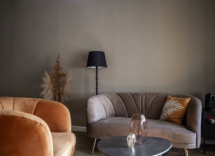 Luxe slaapkamer met vrijstaand bad in Vakantiehuis in Griendtsveen, Noord Limburg. Geniet van comfort en rust in deze sfeervolle vakantiewoning.