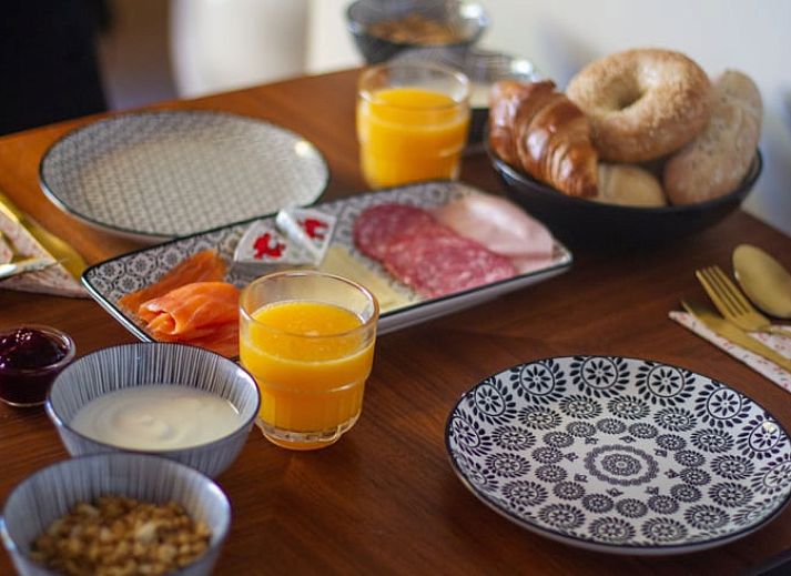 Luxe badkamer in Vakantiehuis in Griendtsveen, Noord Limburg. Stijlvolle douche met moderne afwerking voor ultiem comfort.