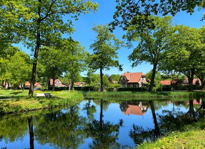 Luxe badkamer in Vakantiehuisje in Griendtsveen, Noord Limburg met moderne inrichting en stijlvolle details voor een ontspannen verblijf.
