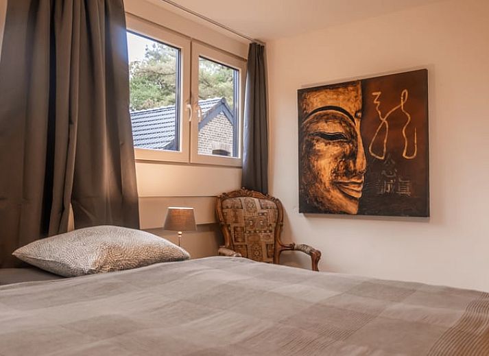 Fresh flowers on the table at Holiday Home in Maastricht, South Limburg, ideal for a relaxing stay.