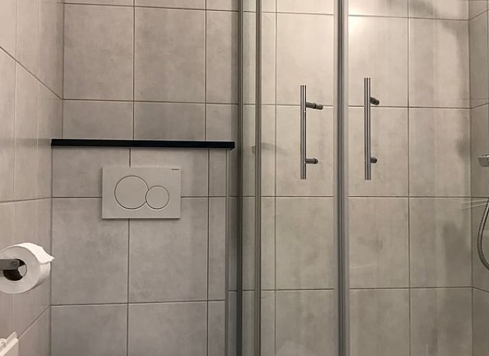 Uitzicht op groene tuin bij Vakantiehuisje in Heijenrath, Zuid Limburg, ideaal voor ontspanning en natuurbeleving.