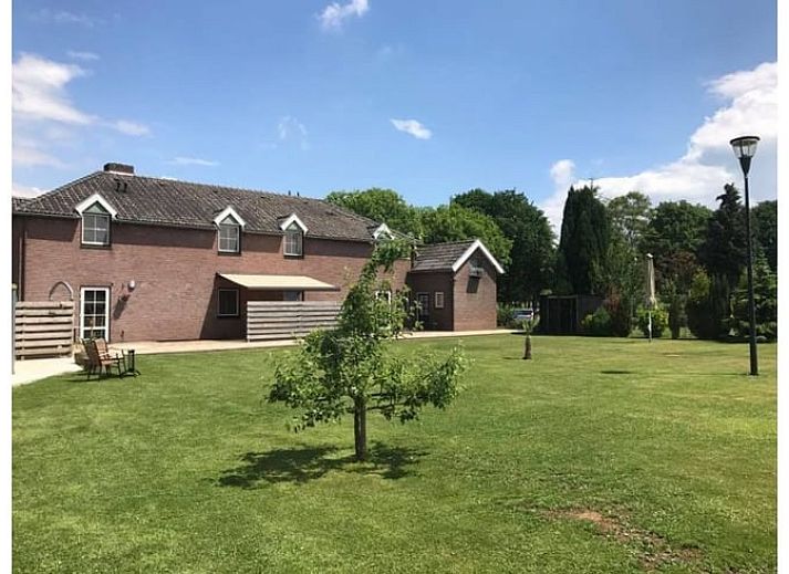 Gezellige woonkamer in Huisje in Heijenrath, vakantiehuis in Zuid Limburg voor ultieme ontspanning.