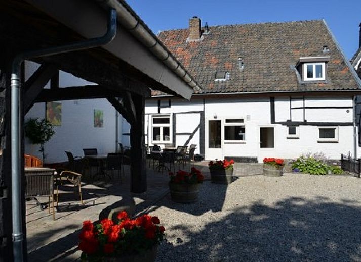 Verblijf 390505 • Vakantiewoning Zuid Limburg • Geulhof halfvrijst. vakwerkwoning