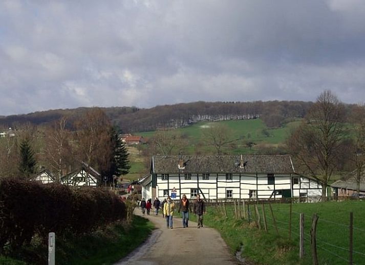 Cottage in Mechelen, South Limburg, with beautiful views of green hills and nature.