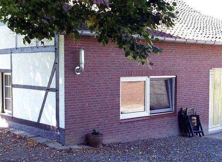 Cottage in Mechelen, South Limburg, with beautiful views of green hills and nature.