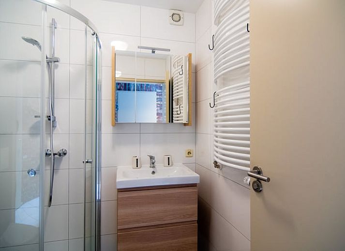 Vakantiehuis in Mechelen, Zuid Limburg, biedt een charmante stenen gevel en een schilderachtige tuin voor een rustgevende vakantie.