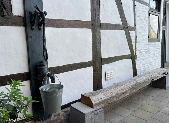 Modern bathroom in vacation home L243 in Mechelen, South Limburg with shower and toilet.