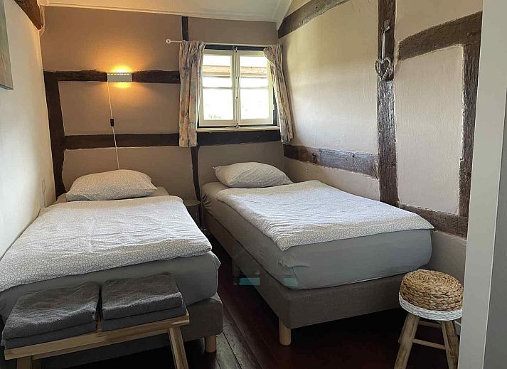 Modern bathroom in vacation home L243 in Mechelen, South Limburg with shower and toilet.