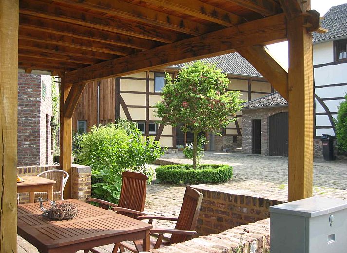 Modernes Badezimmer des Ferienhauses L267 in Mechelen, Sued-Limburg, mit Duschkabine und modernen Annehmlichkeiten.