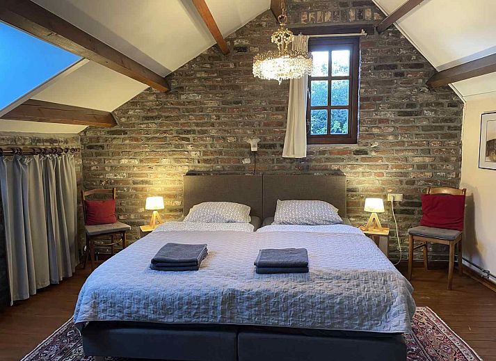 Eingang zum Ferienhaus L302 Mechelen Suedlimburg mit Holztuer und Willkommensschild.