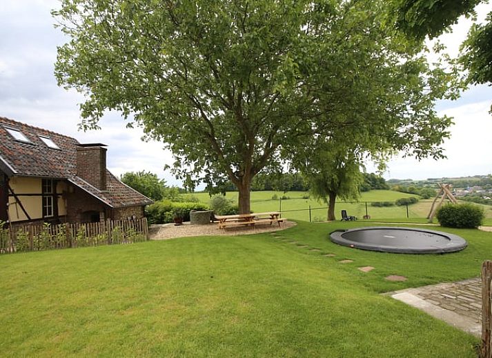 Cozy outdoor dining at Huisje in Schin op Geul, a vacation home in South Limburg.