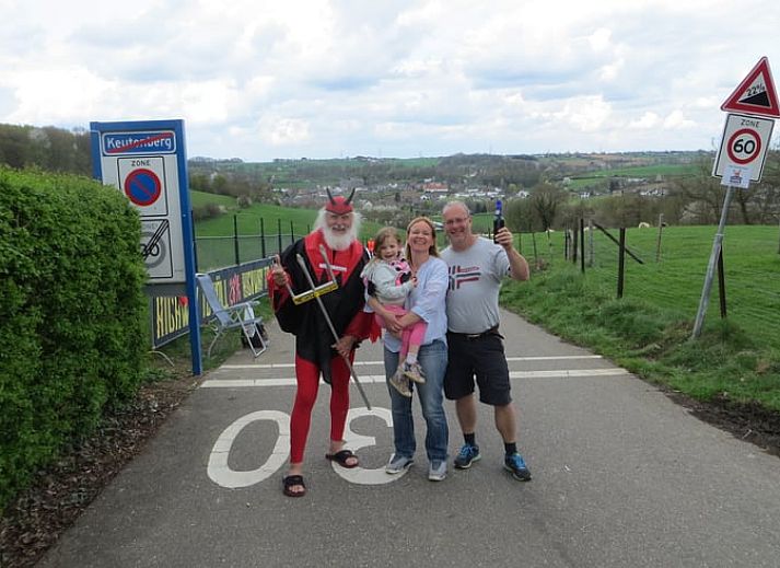 Cozy outdoor dining at Huisje in Schin op Geul, a vacation home in South Limburg.