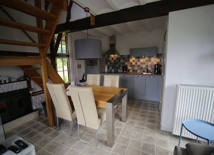 Sfeervol verlichte avond bij Vakantiehuisje in Schin op Geul, Zuid Limburg.