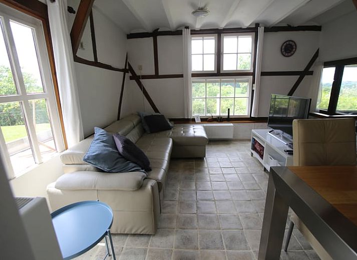 Sfeervol verlichte avond bij Vakantiehuisje in Schin op Geul, Zuid Limburg.