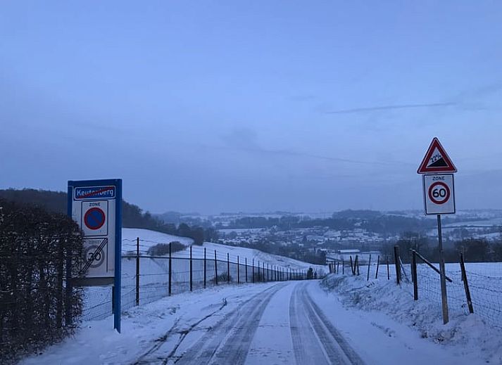 Groene velden omgeven Vakantiehuisje in Schin op Geul, Zuid Limburg, Limburg.