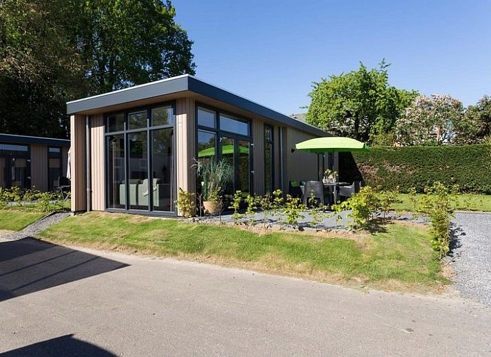 Module 5 personen in Schin op Geul, Zuid Limburg, vakantiehuis met moderne veranda en groene omgeving.