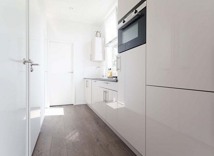 Floor plan of Module 6 persons vacation home in Schin op Geul, South Limburg shows the layout of the rooms and terrace.