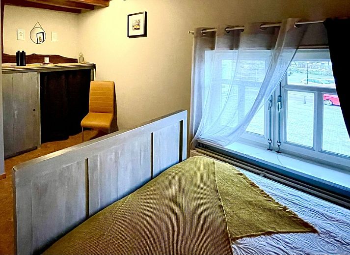 Gezellige keuken van Het Houwershuuske vakantiehuis in Reijmerstok, Zuid Limburg met vintage tegelvloer.