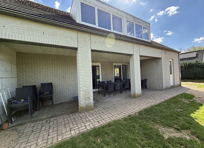 Vakantiehuis L009 in Valkenburg, Zuid Limburg met zonnepanelen en groene omgeving.