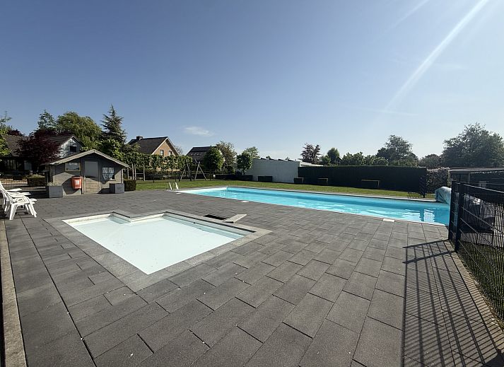 Vakantiehuis L009 in Valkenburg, Zuid Limburg met zonnepanelen en groene omgeving.