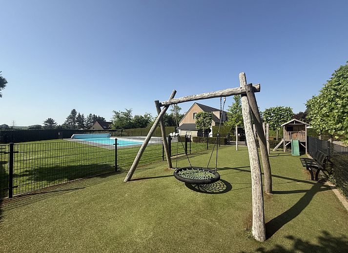 Comfortabele slaapkamer in vakantiehuis L009, Valkenburg, Zuid Limburg met uitzicht op de natuur.