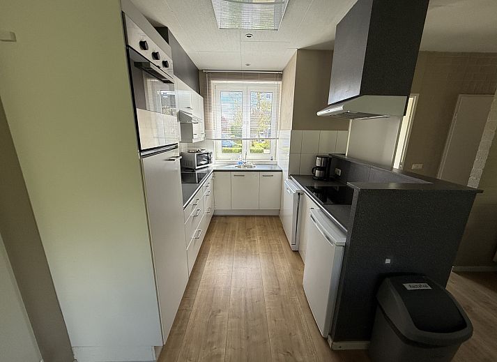 Comfortabele slaapkamer in vakantiehuis L009, Valkenburg, Zuid Limburg met uitzicht op de natuur.