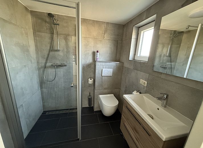 Modern bathroom in vacation home L010, Valkenburg, Limburg.