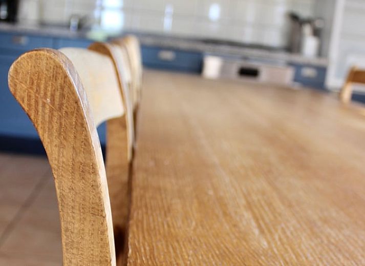 Buitenzitje bij Vakantiehuisje in Gulpen, Zuid Limburg, perfect voor buiten dineren in de rustige omgeving van Limburg.