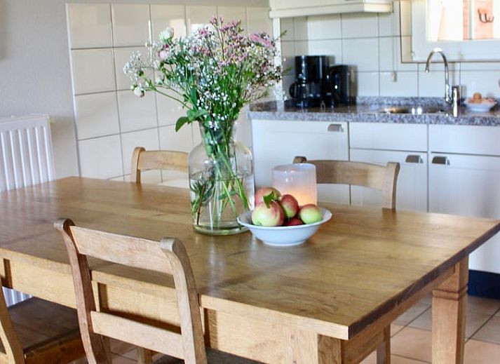 Geniet van de rustieke charme van Vakantiehuisje in Gulpen, Zuid Limburg, met uitzicht op de groene omgeving en traditionele architectuur.