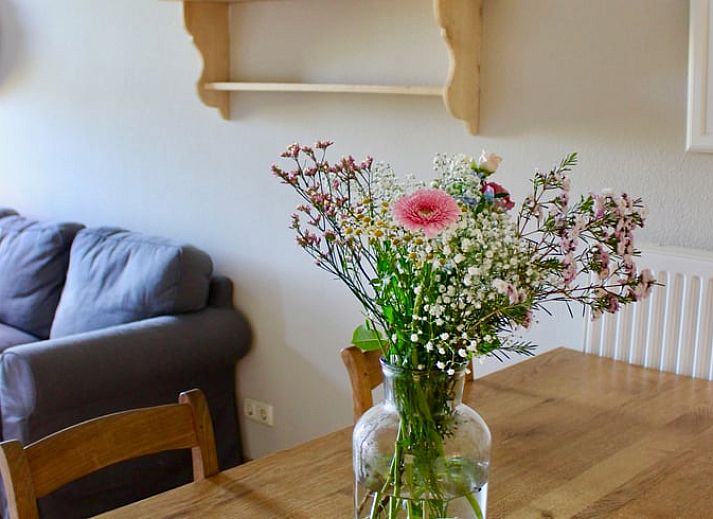 Sfeervolle slaapkamer in Vakantiehuisje in Gulpen, Zuid Limburg, met comfortabele bedden en rustgevende ambiance.